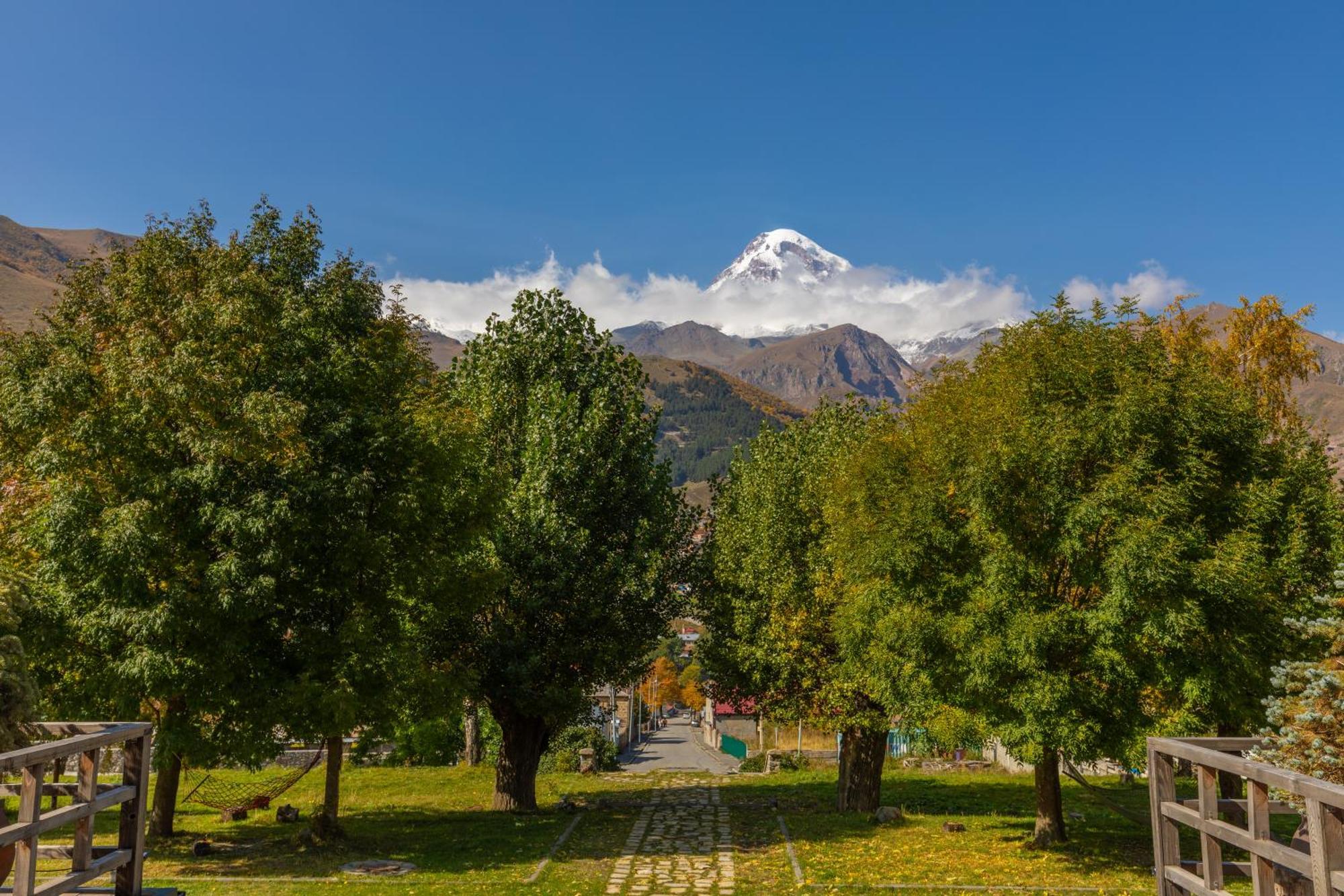 מלון Intourist Kazbegi מראה חיצוני תמונה